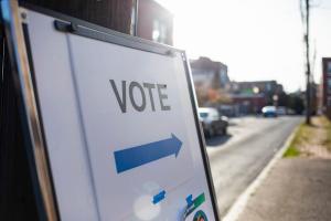 A street sign showing people where to vote in Pennsylvania for 2022 election.